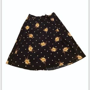 Banana Republic floral wrap skirt. Size 8